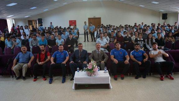  Şampiyonları Gençlikle Buluşturma paneli, Mehmet Rıfat Evyap Mesleki ve Teknik Anadolu Lisesinde yapıldı.