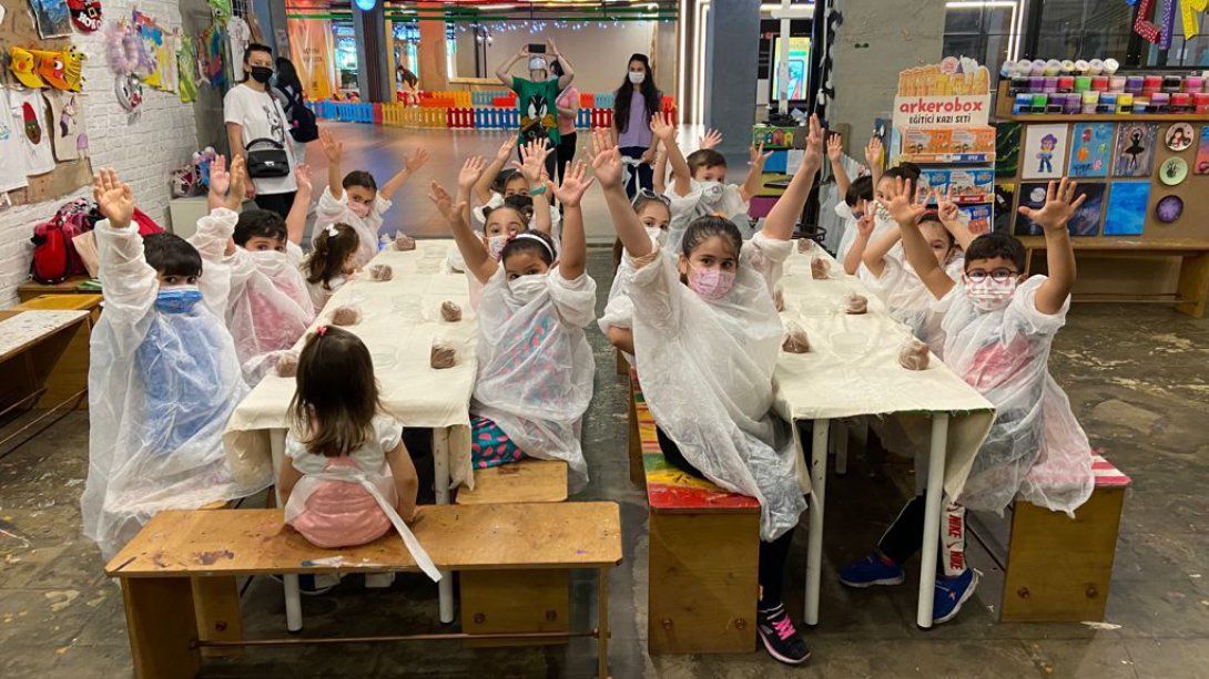 Dumlupınar İlkokulu anasınıfı öğrencileri  Wapiyon Uniq Çocuk Atölye ve Eğlence Merkezinde kil hamuru etkinliği yaptılar.