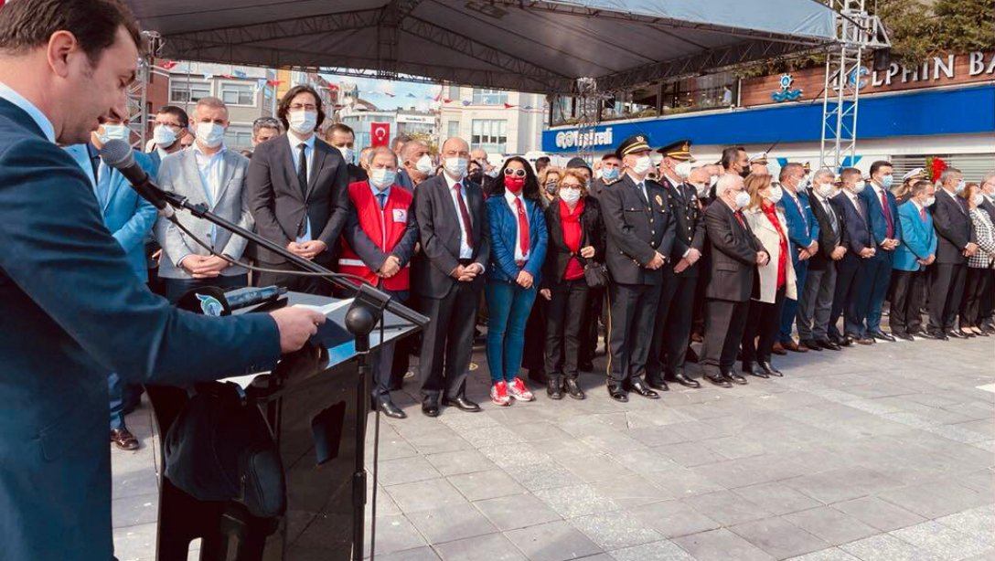29 Ekim Cumhuriyet Bayramının 98. Yıldönümü dolayısıyla Çelenk Sunma Töreni Kaymakamımız Sayın Mehmet Özer'in Katılımıyla Gerçekleşti.