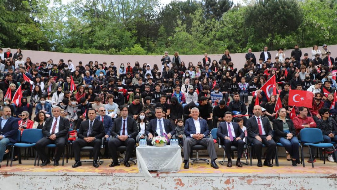 19 Mayıs Atatürk'ü Anma,Gençlik ve Spor Bayramı,  Kaymakamımız Sayın Mehmet ÖZER ile İlçe Müdürümüz Sayın Hüseyin ÖZCANLAR'ın katılımıyla ile gerçekleştirildi.