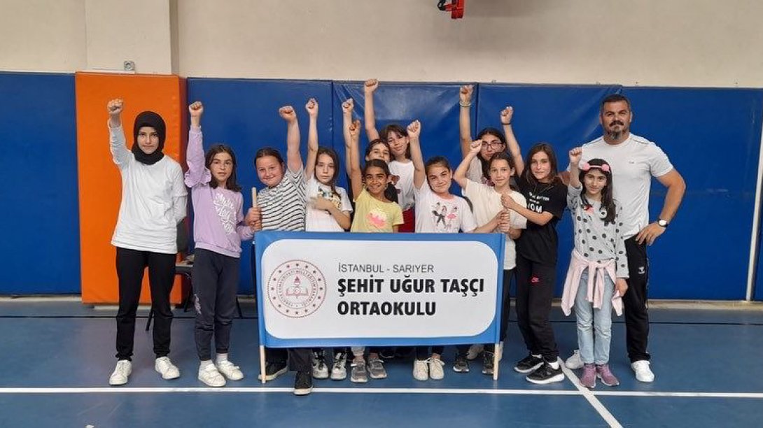 Öğrencilerimiz, Geleneksel Çocuk Oyunlarında İstanbul Birinciliğini Kazandılar.