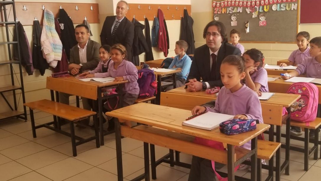 İlçe Milli Eğitim Müdürümüz Sayın Hüseyin ÖZCANLAR ilçemiz okullarından Atatürk İlkokulunu ziyaret ederek incelemelerde bulundu.
